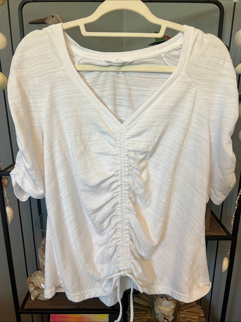 Like New Jane and Delancey White V-Neck Ruched Drawstring Top size Large